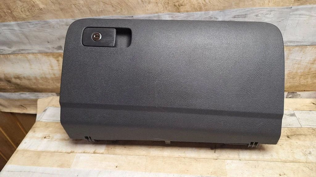 Glove box – Volkswagen Jetta V (2005-2010)
