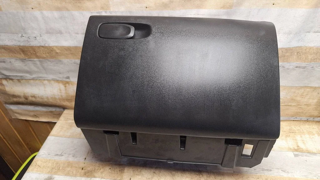 Glove box 1284503