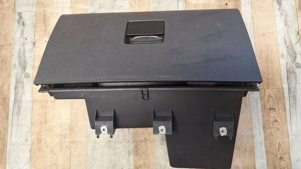 Glove box