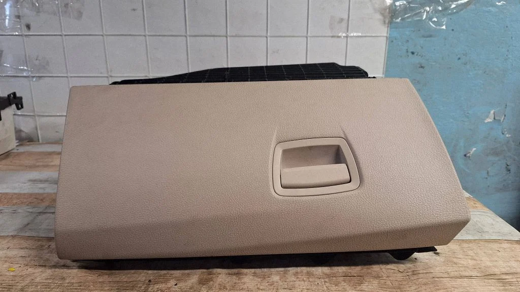 Glove box 9173907