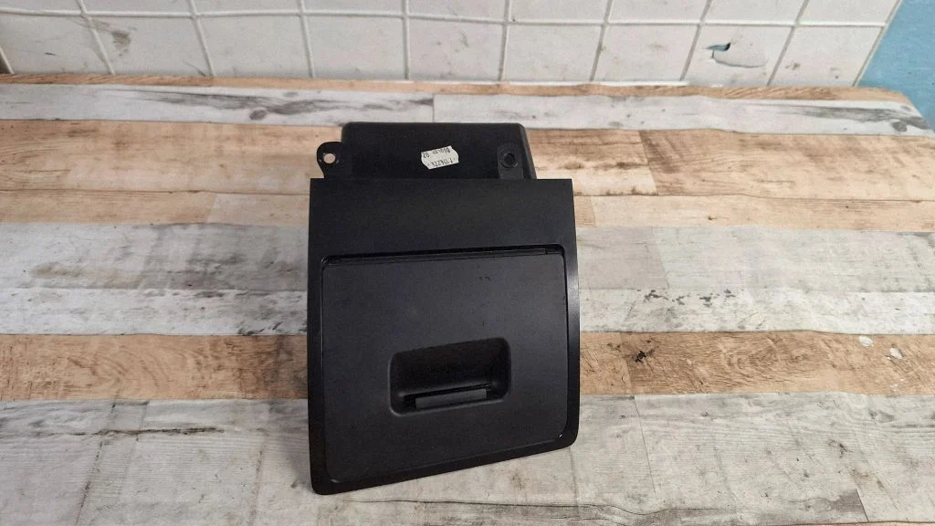 Glove box 585300104
