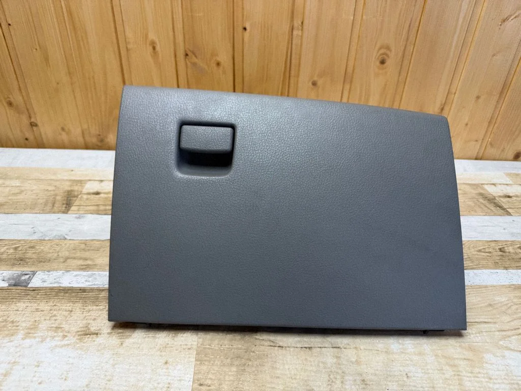 Glove box