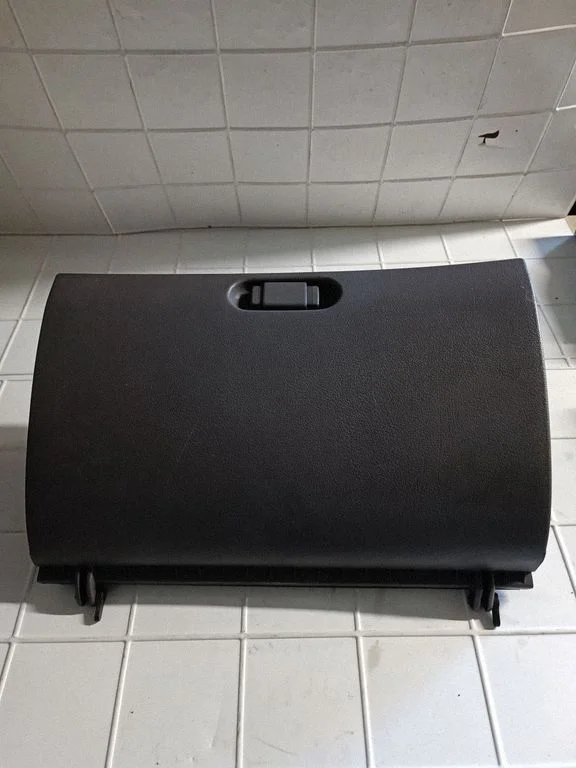 Glove box