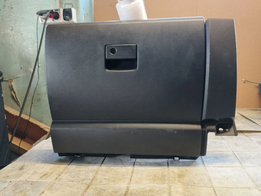 Glove box