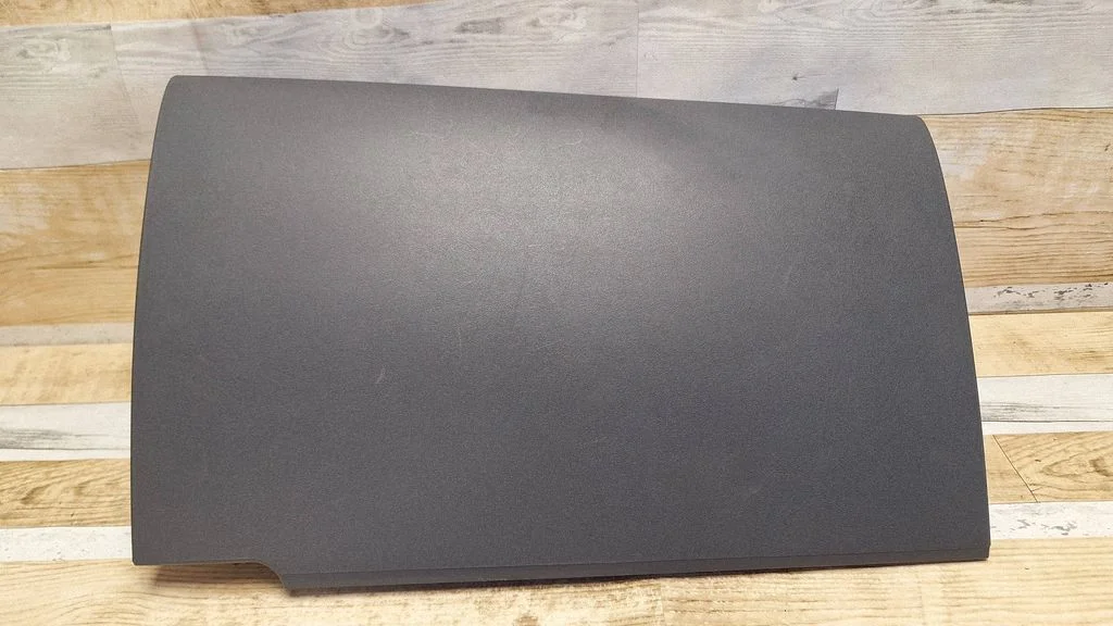 Glove box AIS10002
