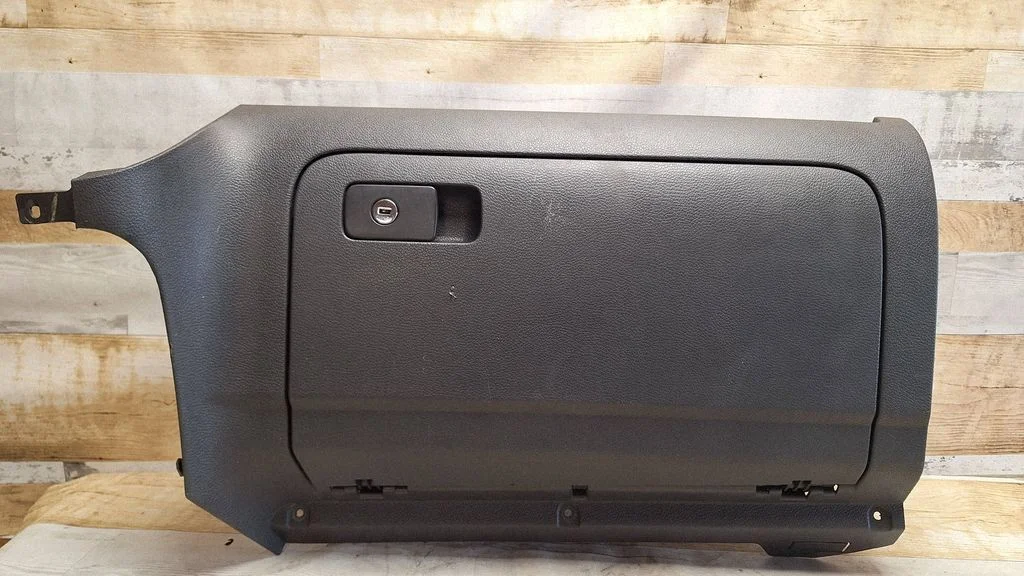 Glove box – Volkswagen Jetta V (2005-2010)