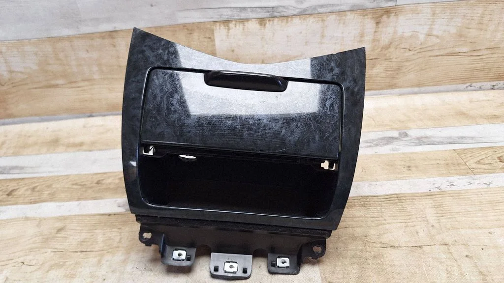 Glove box – Honda Accord (2003-2007)