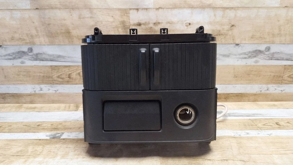 Glove box 68108EQ400