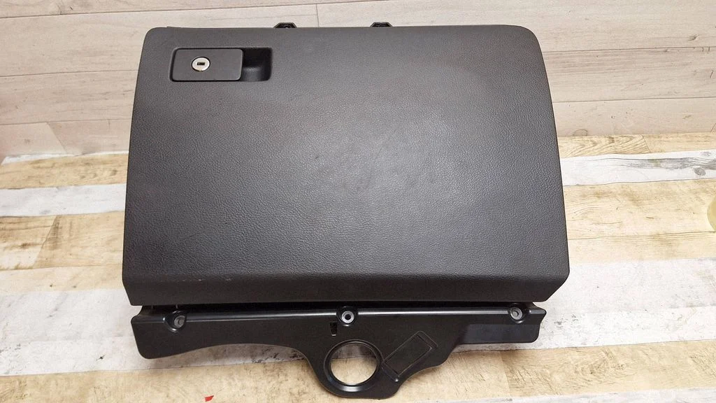 Glove box – Volkswagen Passat B5.5 (2001-2005)