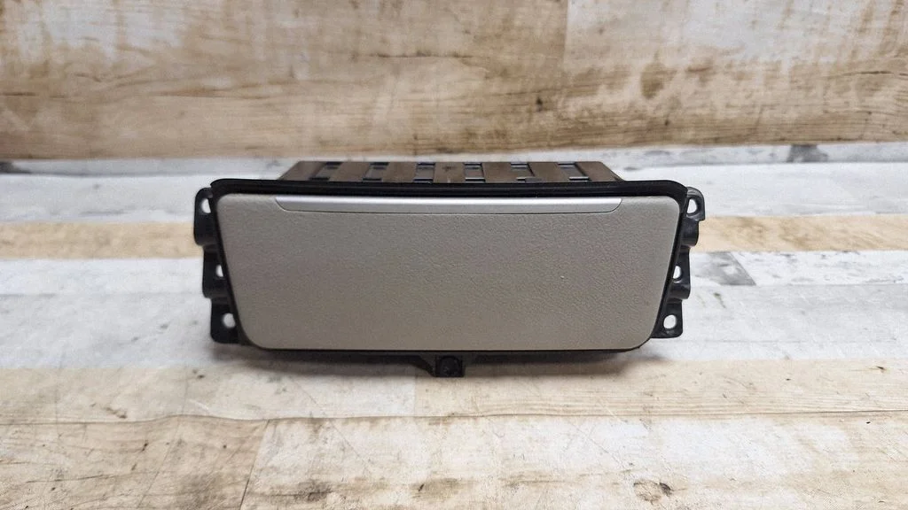 Glove box 847453L000