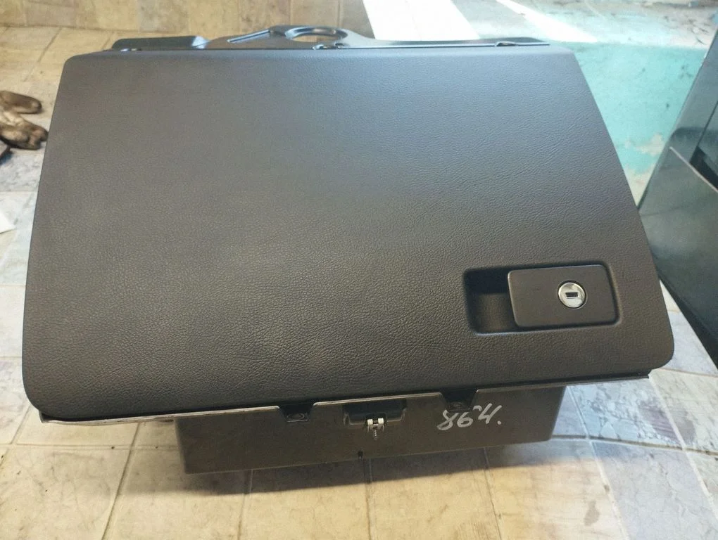 Glove box – Volkswagen Passat CC (2008-2016)
