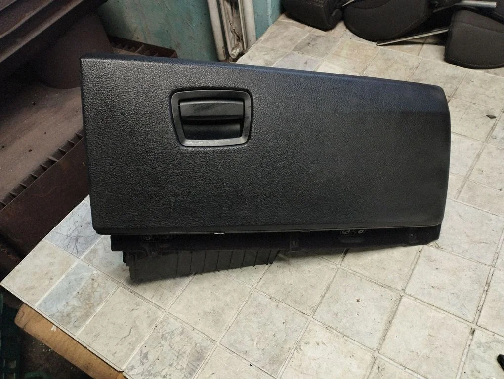Glove box 9112164