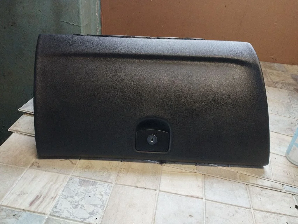 Glove box
