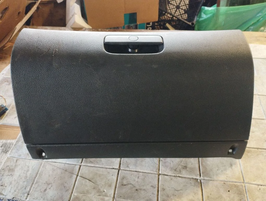 Glove box 1U1857103
