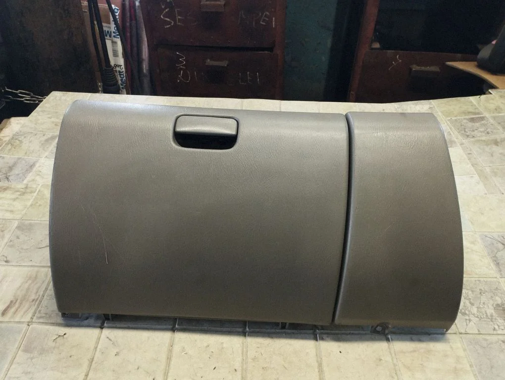 Glove box 990708