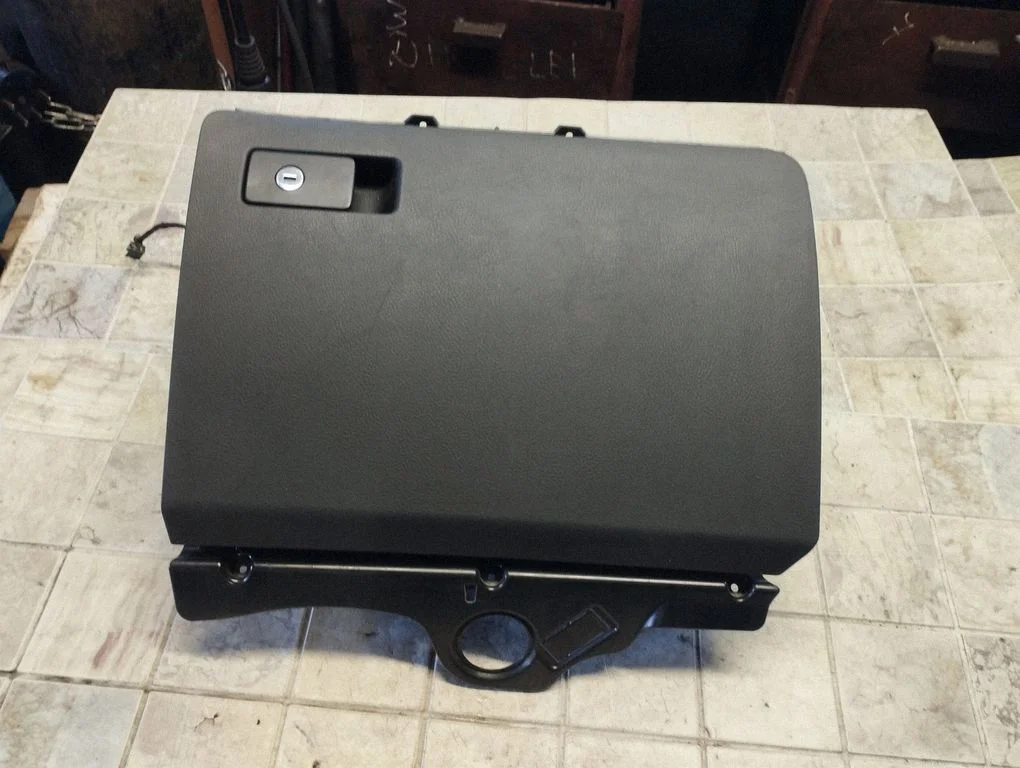 Glove box – Volkswagen Passat B6 (2005-2010)