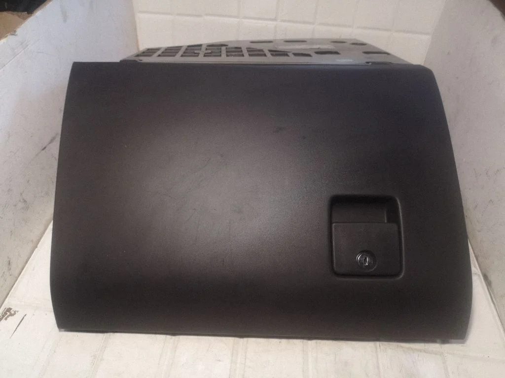 Glove box 230635620