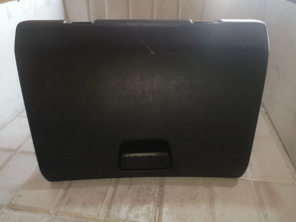 Glove box MR270174