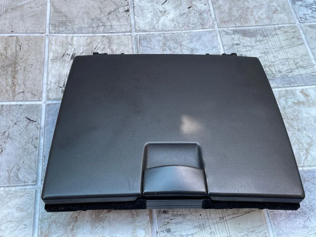 Glove box 847452B000