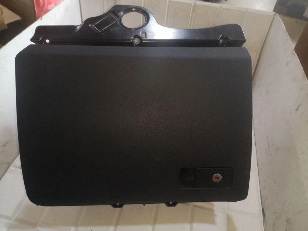 Glove box – Volkswagen Passat B6 (2005-2010)