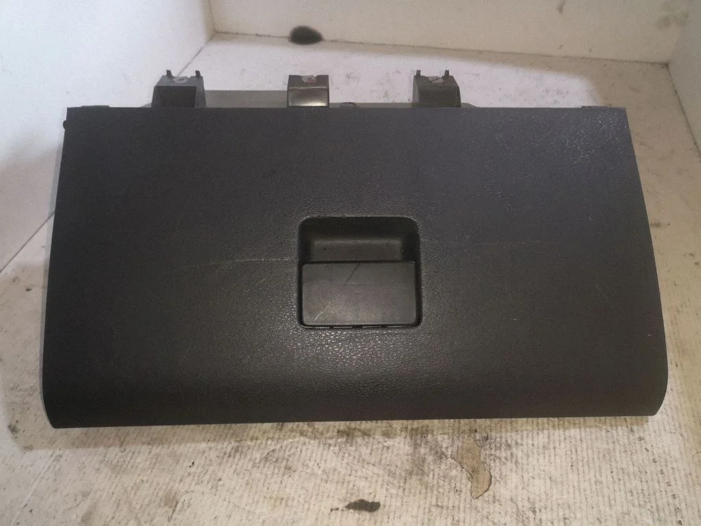 Glove box