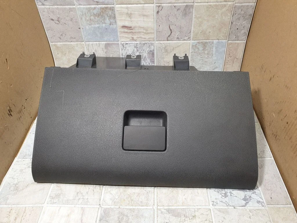 Glove box