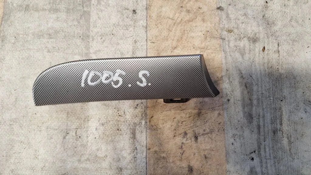 Dashboard glove box trim 1T1858418B