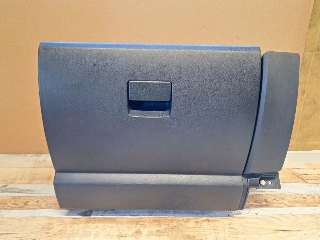 Glove box