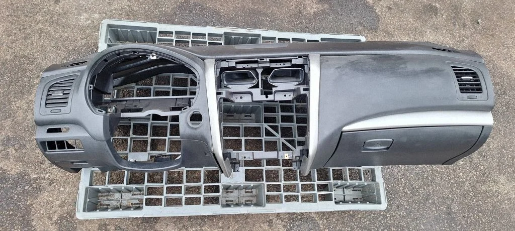 Dashboard 68200
