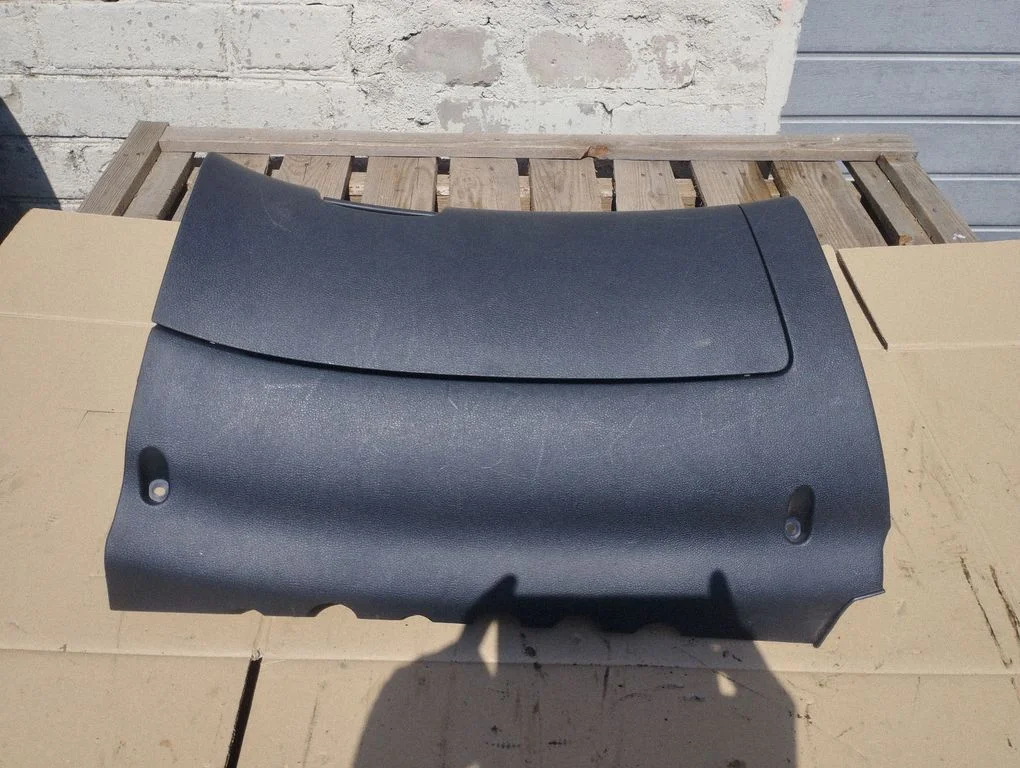 Glove box 1Z1857097L
