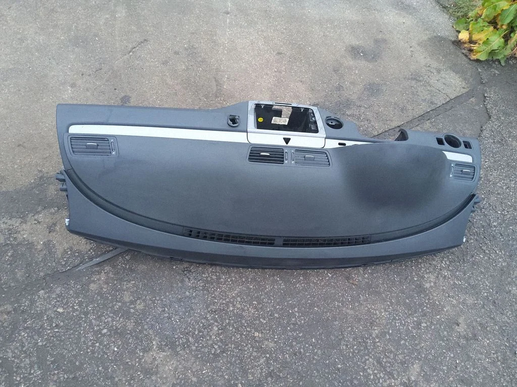 Dashboard 3C1857003QT