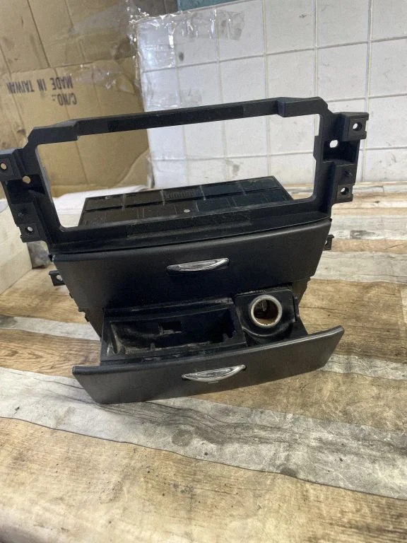 Car ashtray 845703E00