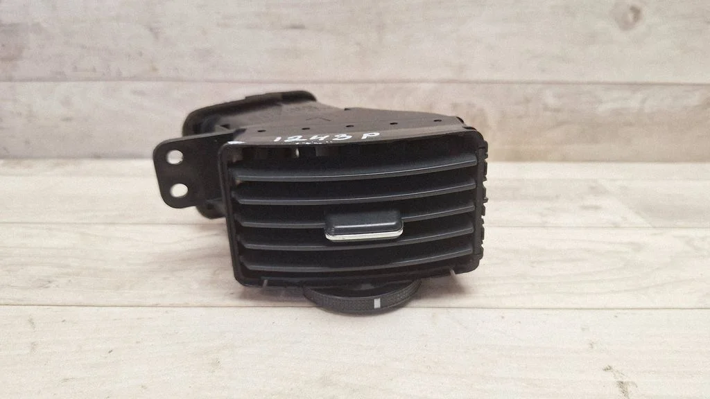 Dashboard side air vent grill/cover trim 5565064010