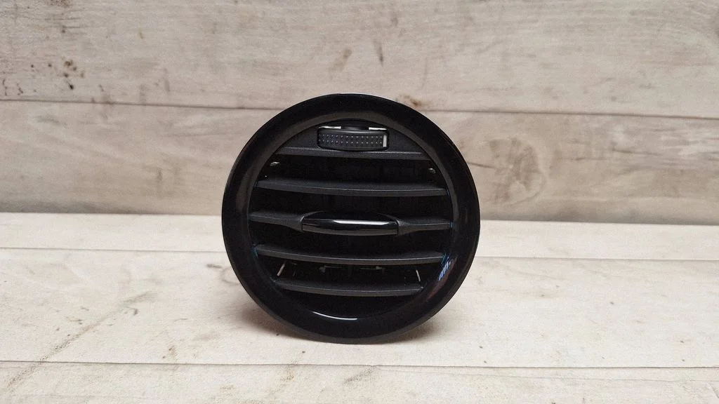 Dashboard side air vent grill/cover trim 13363313