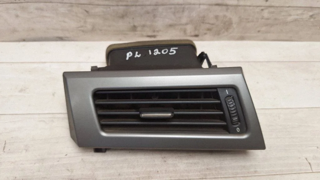 Dashboard side air vent grill/cover trim – BMW 5 Series E60 E61 (2004-2010)