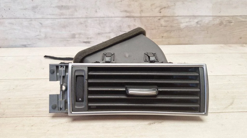 Dashboard side air vent grill/cover trim 4F1820902B