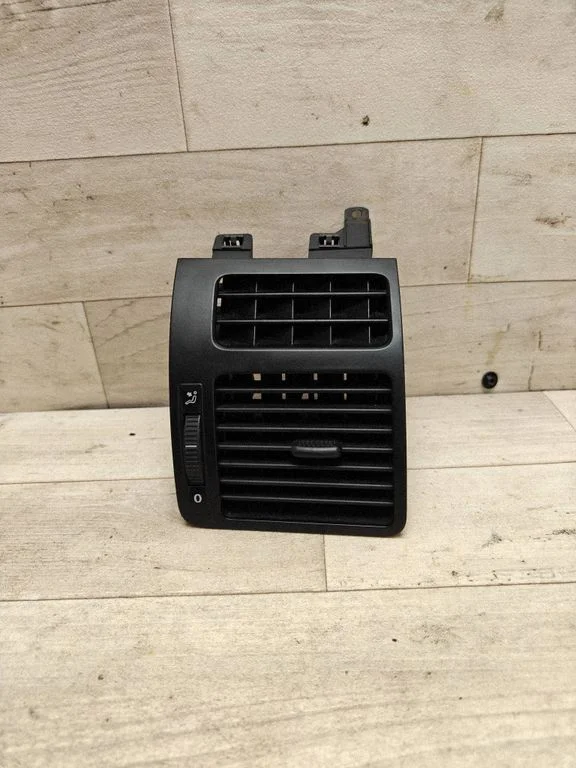 Dashboard side air vent grill/cover trim – Volkswagen Touran I (2003-2010)