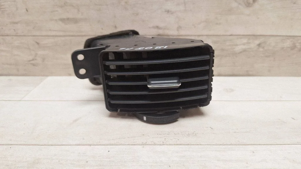 Dashboard side air vent grill/cover trim 5565064010