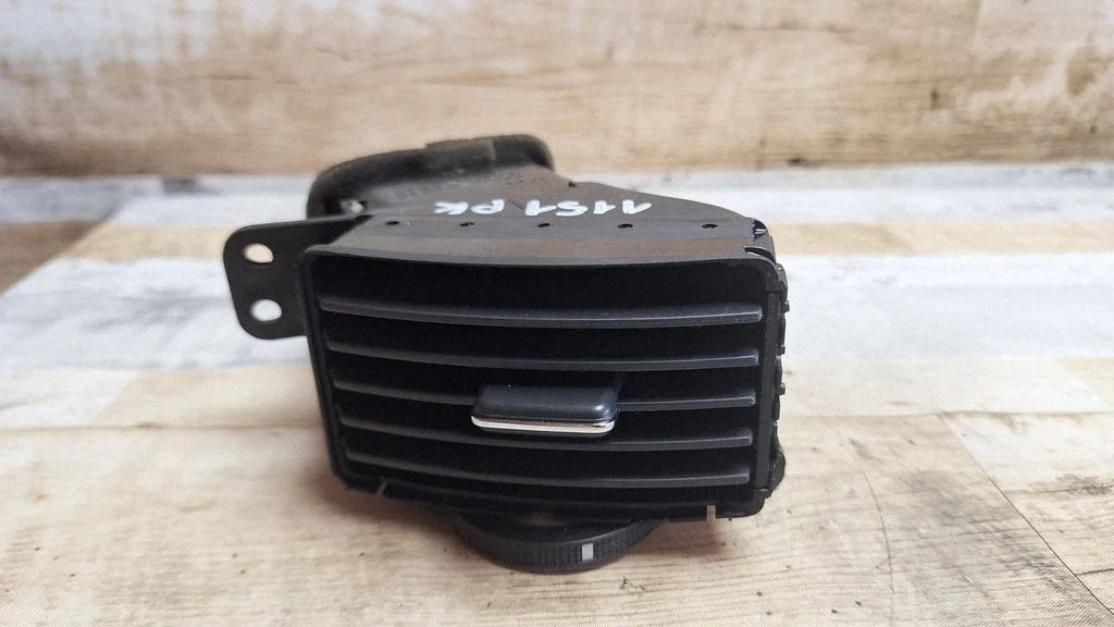Dashboard side air vent grill/cover trim 5565064010