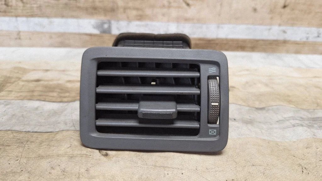 Dashboard side air vent grill/cover trim – Hyundai Tucson JM (2004-2009)