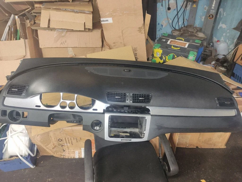 Dashboard 3C1857003QT