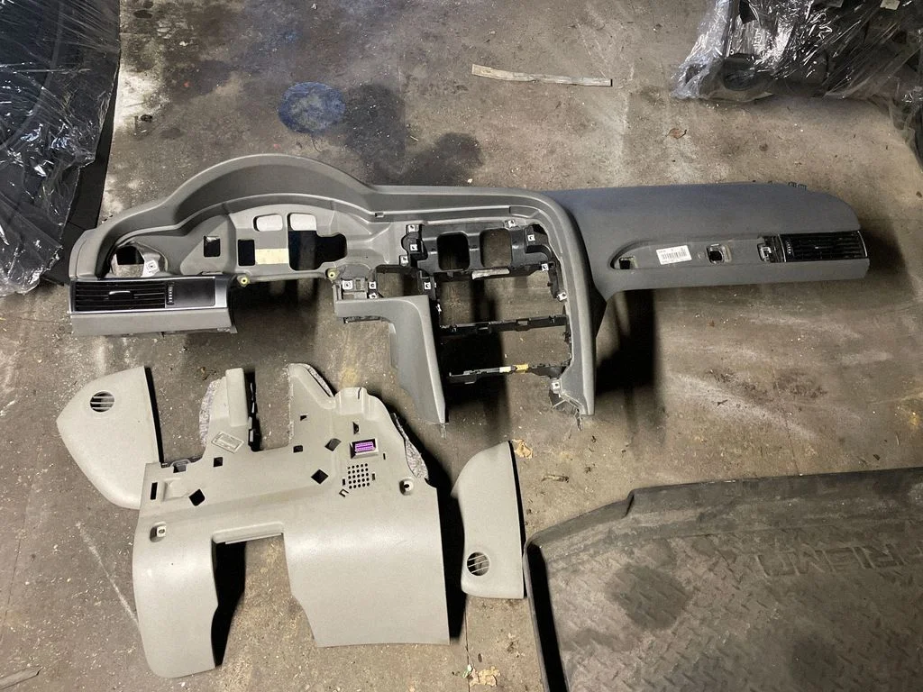 Dashboard 4F1857041R