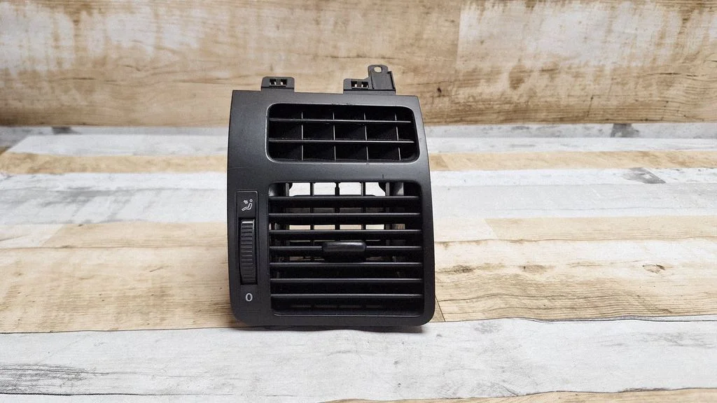 Dashboard side air vent grill/cover trim – Volkswagen Touran I (2003-2010)