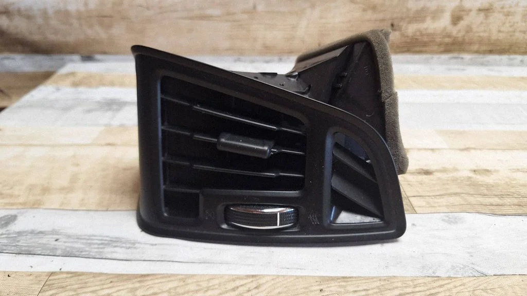 Dashboard side air vent grill/cover trim 07464000