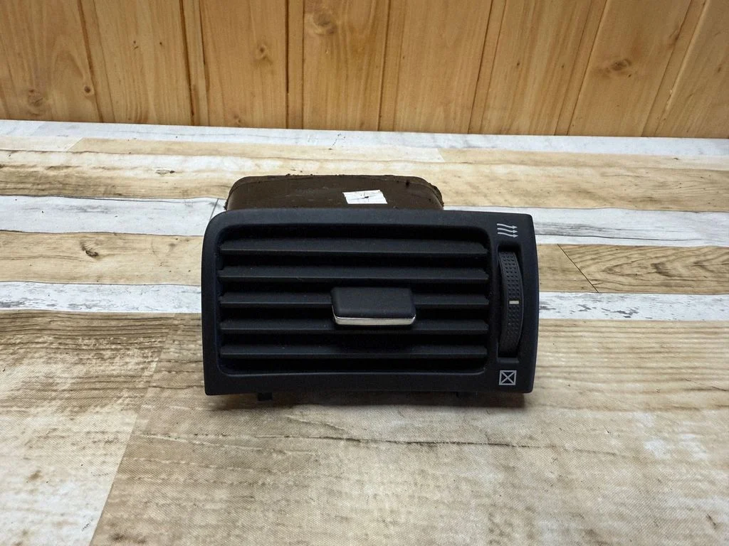Dashboard side air vent grill/cover trim – front right