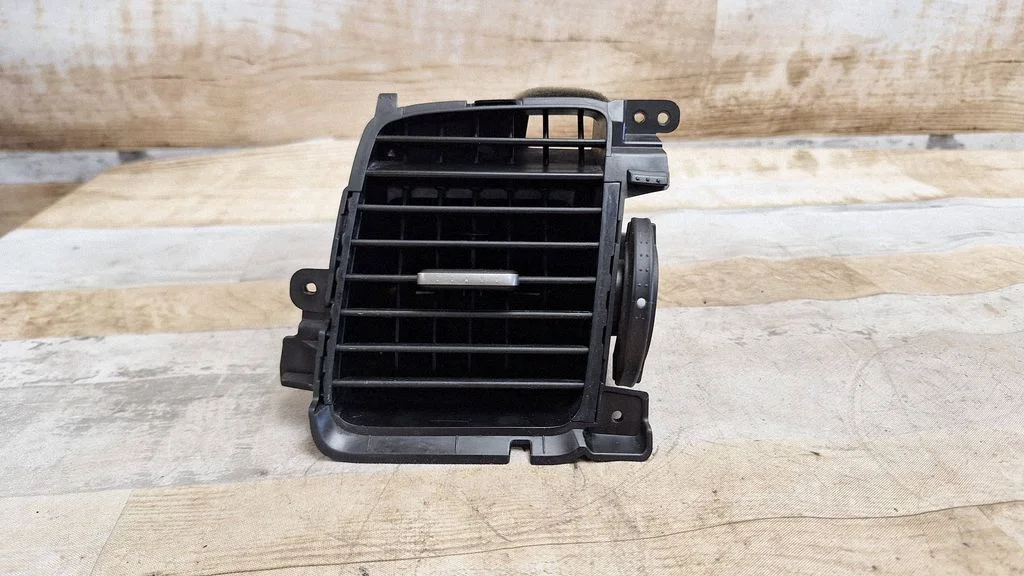Dashboard side air vent grill/cover trim 77620SNAA120