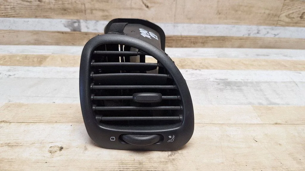 Dashboard side air vent grill/cover trim – Seat Alhambra (Mk1) (1996-2010)