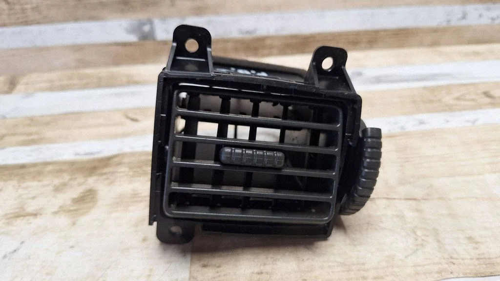 Dashboard side air vent grill/cover trim 68760EQ000