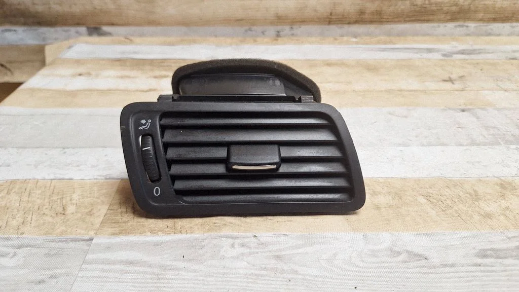 Dashboard side air vent grill/cover trim 3C1819702E