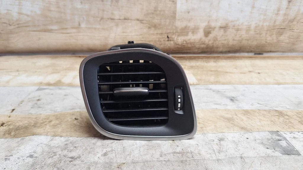 Dashboard side air vent grill/cover trim 30791697